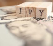 ارتداد صعودي في ازواج الين ومؤشرات الأسهم تسجل ارتفاعات قياسية