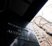 تمسك بنك الاحتياطي الأسترالي بخطة التقليص التدريجي وارتفاع الاسترالي