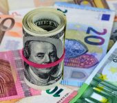 اليورو/ دولار أمريكي يخترق مستوى 1.18 بعد تجدد عمليات البيع على الدولار الأمريكي