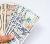 اختراق صعودي في الدولار/ ين ياباني بعد ترشيح باول للمرة الثانية