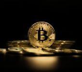 البيتكوين ترتفع.. وتتداول عند 39 ألف دولار