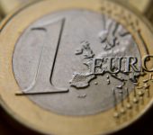 اليورو يواصل التعافي بفضل احتمالات الفائدة الأوروبية