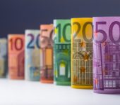 اليورو يرتفع الى أعلى مستوى في أكثر من ٣ أسابيع مقابل الدولار